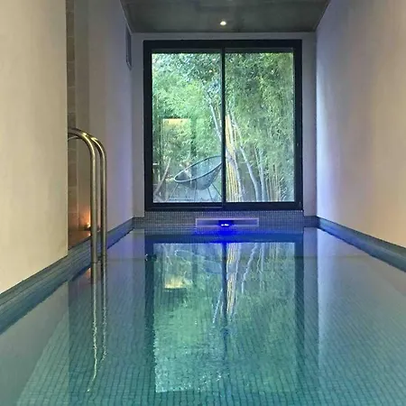 Piscine Interieure Chauffee Centre * Nîmes